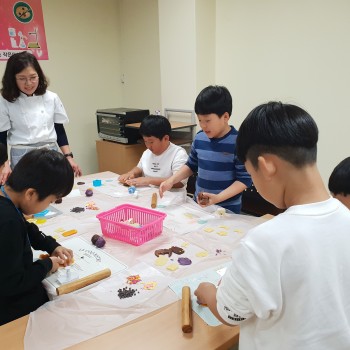 [노송작은도서관]‘내 꿈을 잡(JOB)아라!’ 독서지도프로그램 진행 이미지