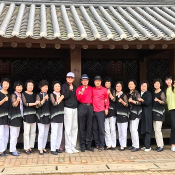 블루하모니팀의 한옥마을 버스킹 이미지