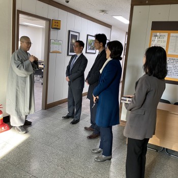 설명절을 맞아 국민연금공단에서 방문해주셨습니다. 이미지