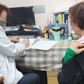 [물리치료]촉탁의 진료 및 상담 이미지