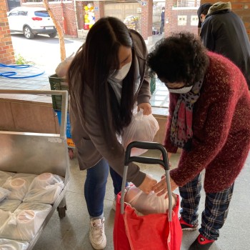 [2021.02.10.] 에이비씨푸드 후원 취약계층 어르신 지원사업 진행 이미지