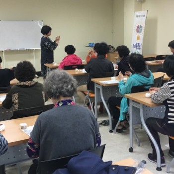 [분관/기린봉노인복지관]역할만들기 체험교실 '티코스터만들기' 이미지